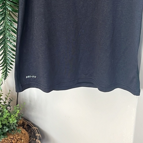 Brand New Nike Dri-Fit Black Tank Top Crew Neck Sporty Workout Athletic Gym - Picture 3 of 13